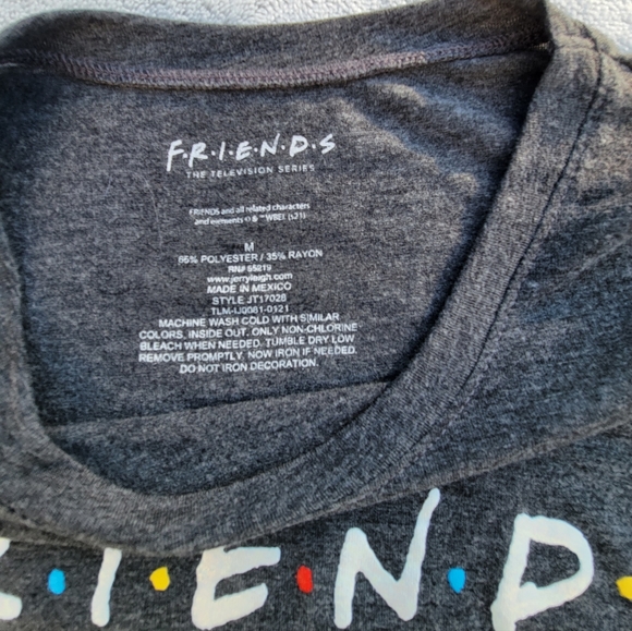 Medium FRIENDS t-shirt - Picture 2 of 2